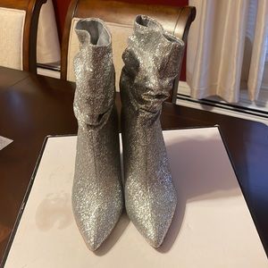 Guess slouch Pointy toe bootie